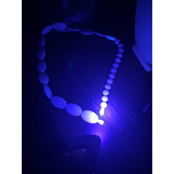 Vintage White Lucite Bead Necklace – Chunky Mod Retro w/ Hidden Clasp - Picture 13 of 15